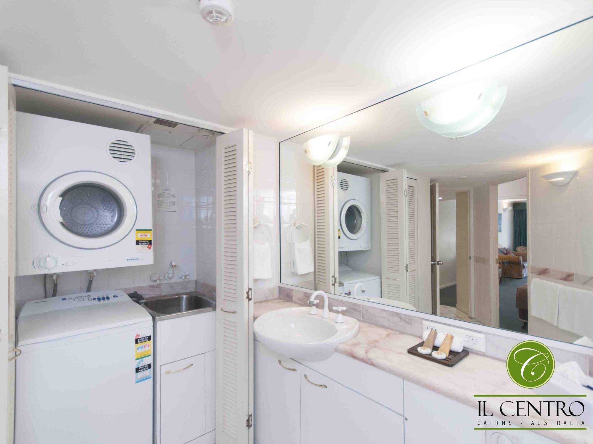 קאירנס Il Centro Apartment Hotel מראה חיצוני תמונה