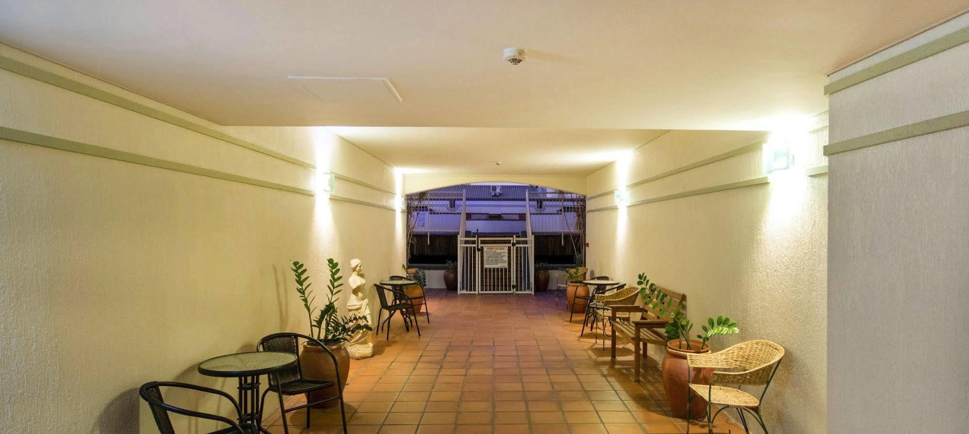 קאירנס Il Centro Apartment Hotel מראה חיצוני תמונה